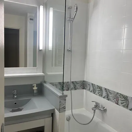 Splendid View In Apartment *